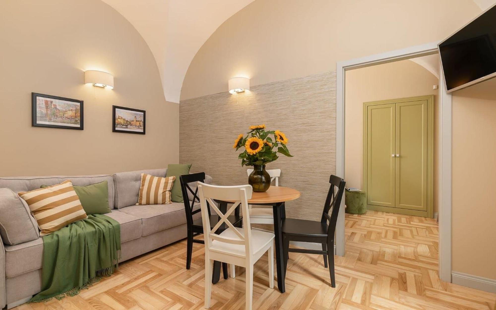 Rent Like Home - Krakowskie Przedmiescie 12 วอร์ซอ ภายนอก รูปภาพ